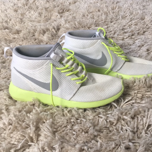le scarpe nike hightop roshes poshmark id personalizzato le scarpe nike hightop roshes poshmark id personalizzato